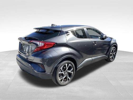 2022 Toyota C-HR XLE