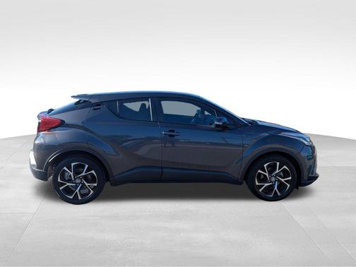 2022 Toyota C-HR XLE