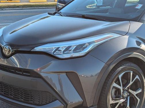 2022 Toyota C-HR XLE