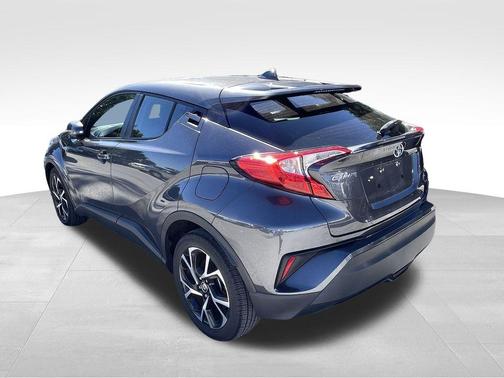 2022 Toyota C-HR XLE