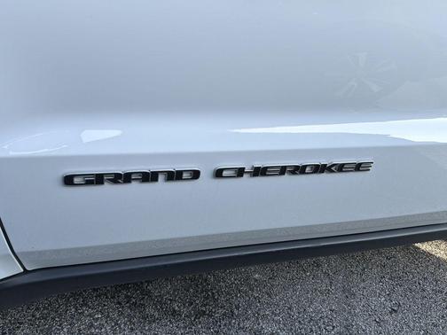 Bright White Clearcoat 2021 Jeep Grand Cherokee Limited