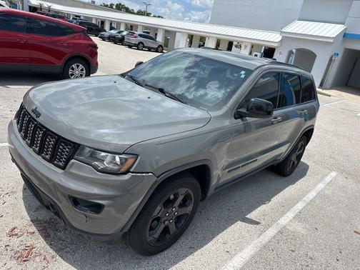 Sting Gray Clearcoat 2019 Jeep Grand Cherokee Laredo