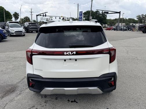 Snow White Pearl 2025 Kia Seltos EX