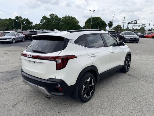 Snow White Pearl 2025 Kia Seltos EX