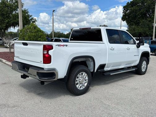 Summit White 2026 Chevrolet Silverado 2500 LT