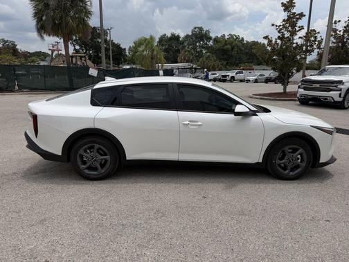 Snow White Pearl 2026 Kia K4 LXS