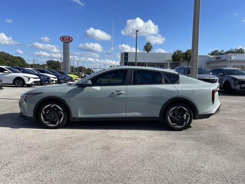 2025 Kia K4 EX