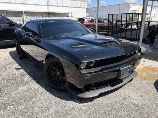 Pitch Black Clearcoat 2016 Dodge Challenger SRT Hellcat