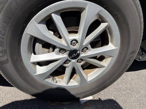 Snow White Pearl 2022 Kia Carnival LXS