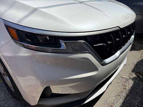 Snow White Pearl 2022 Kia Carnival LXS