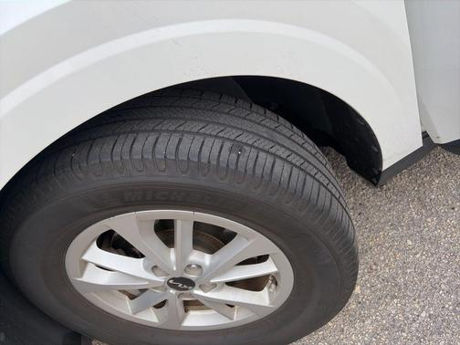Snow White Pearl 2022 Kia Carnival LXS