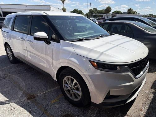 Snow White Pearl 2022 Kia Carnival LXS