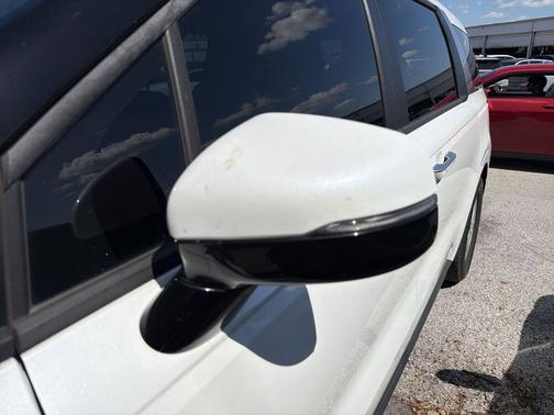 Snow White Pearl 2022 Kia Carnival LXS