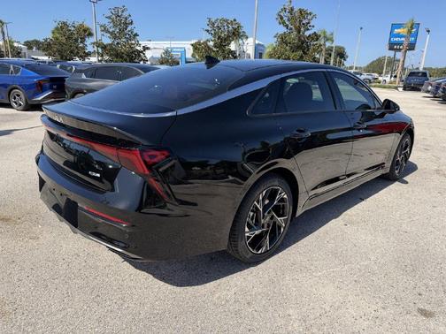 Aurora Black Pearl 2026 Kia K5 GT-Line