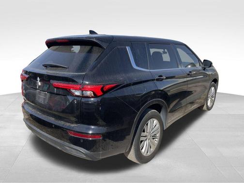 2024 Mitsubishi Outlander ES