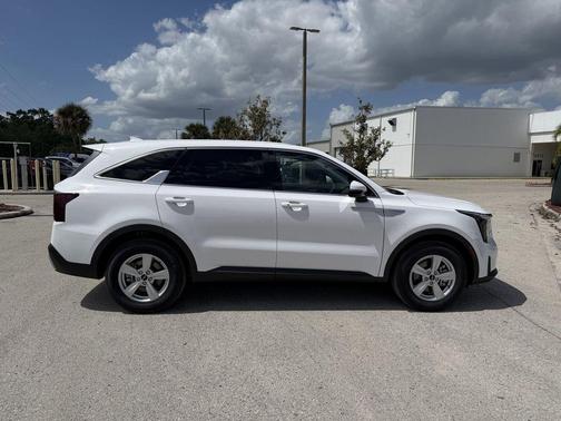Glacial White Pearl 2026 Kia Sorento LX