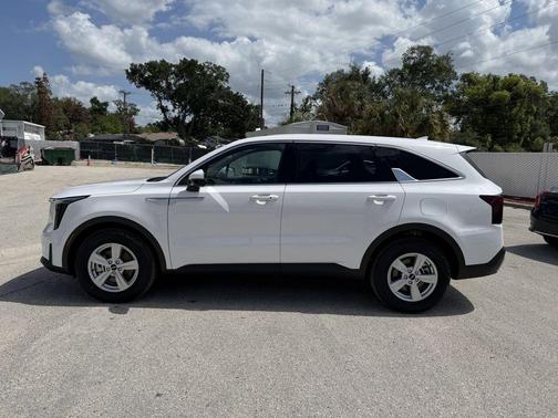 Glacial White Pearl 2026 Kia Sorento LX