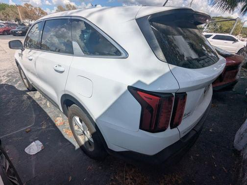2023 Kia Sorento LX