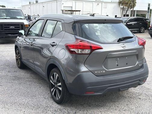 Gun Metallic 2019 Nissan Kicks SV