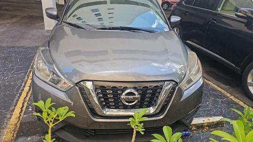 Gun Metallic 2019 Nissan Kicks SV