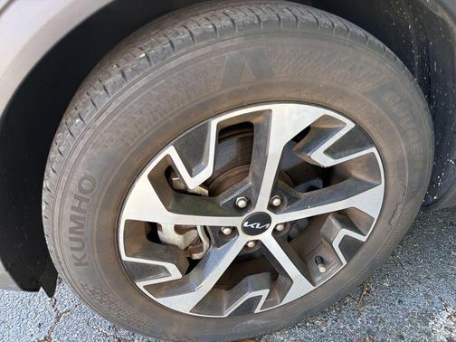 Everlasting Silver 2023 Kia Sportage EX