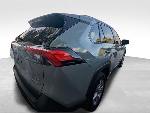 2020 Toyota RAV4 Hybrid XLE