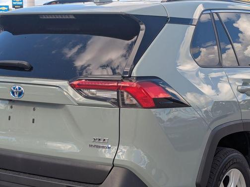 2020 Toyota RAV4 Hybrid XLE
