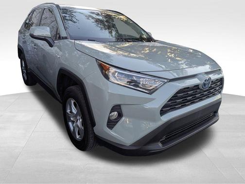 2020 Toyota RAV4 Hybrid XLE