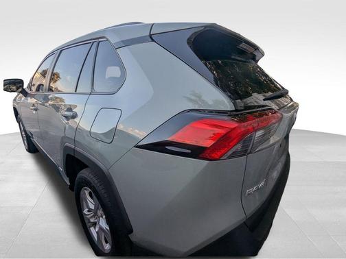 2020 Toyota RAV4 Hybrid XLE