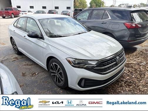 Pure White 2022 Volkswagen Jetta 1.5T Sport