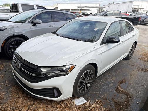 Pure White 2022 Volkswagen Jetta 1.5T Sport