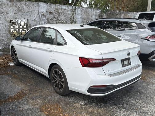 Pure White 2022 Volkswagen Jetta 1.5T Sport
