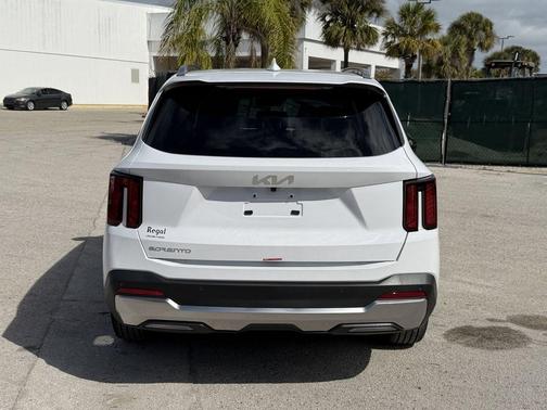 Glacier White 2026 Kia Sorento S