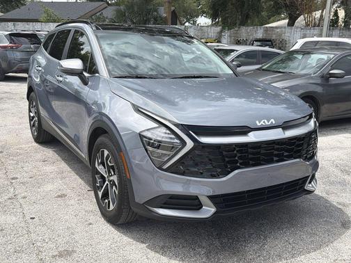Everlasting Silver 2025 Kia Sportage EX