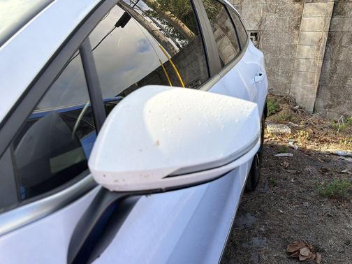 Glacial White Pearl 2023 Kia Sportage EX