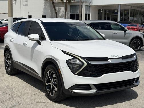 Glacial White Pearl 2023 Kia Sportage EX