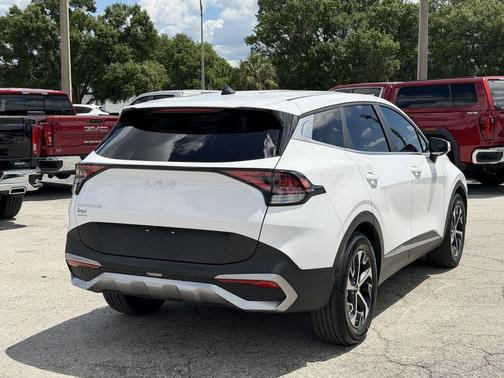 Glacial White Pearl 2023 Kia Sportage EX