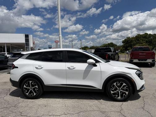 Glacial White Pearl 2023 Kia Sportage EX