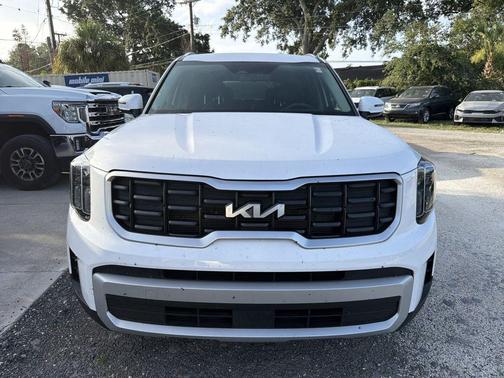 Glacial White Pearl 2024 Kia Telluride S