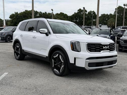 Glacial White Pearl 2024 Kia Telluride S