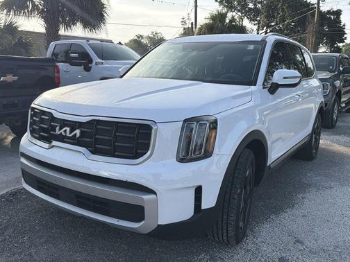 Glacial White Pearl 2024 Kia Telluride S