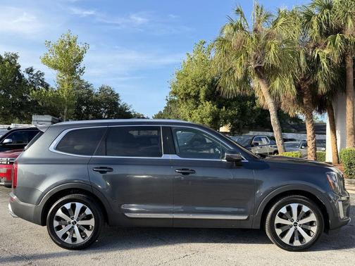 Gravity Gray 2022 Kia Telluride EX