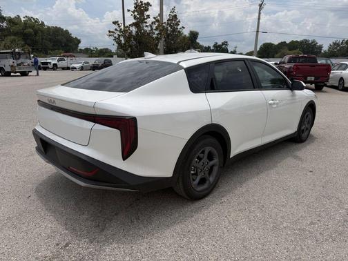 Snow White Pearl 2026 Kia K4 LXS