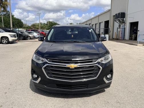 Mosaic Black Metallic 2020 Chevrolet Traverse LT Cloth