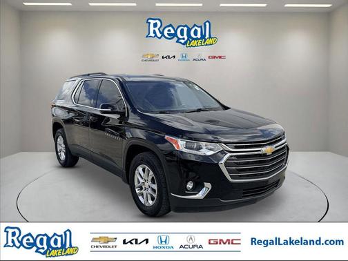 Mosaic Black Metallic 2020 Chevrolet Traverse LT Cloth