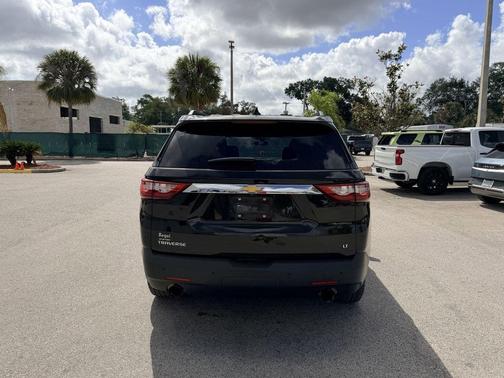 Mosaic Black Metallic 2020 Chevrolet Traverse LT Cloth