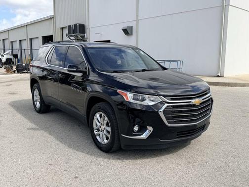 Mosaic Black Metallic 2020 Chevrolet Traverse LT Cloth