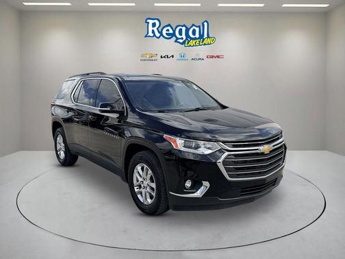 Mosaic Black Metallic 2020 Chevrolet Traverse LT Cloth