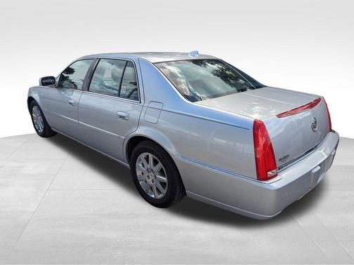 2011 Cadillac DTS Premium