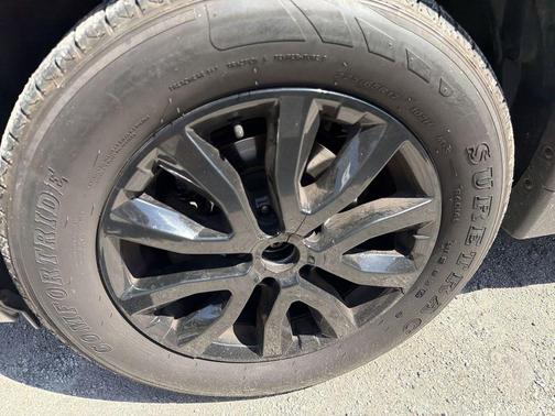 Magnetic Black 2018 Nissan Rogue SV